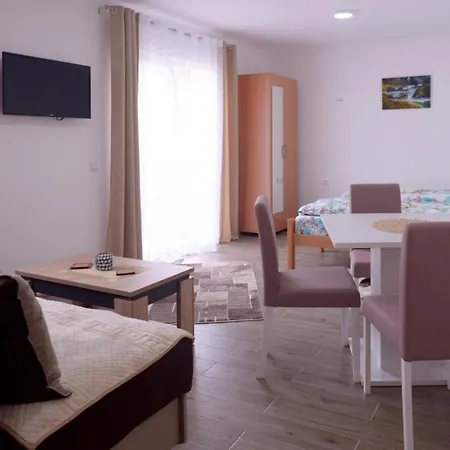 Rvovic Apartment Nova Varos